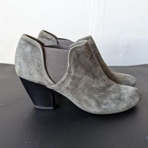 Vaneli Jody grey suede Chelsea boot, size 7.5